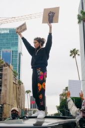 Madison Beer - Protesting in Hollywood 06/01/2020