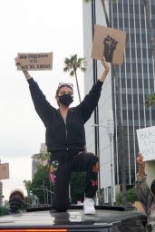 Madison Beer - Protesting in Hollywood 06/01/2020