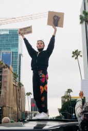 Madison Beer - Protesting in Hollywood 06/01/2020