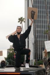 Madison Beer - Protesting in Hollywood 06/01/2020
