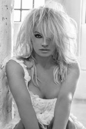 Pamela Anderson - Photoshoot 2020