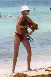 Roosmarijn de Kok in Bikini - Beach in Miami 06/10/2020