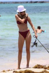 Roosmarijn de Kok in Bikini - Beach in Miami 06/10/2020