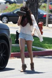 Selena Gomez - BJ’s Restaurant in Woodland Hills in LA (2012)
