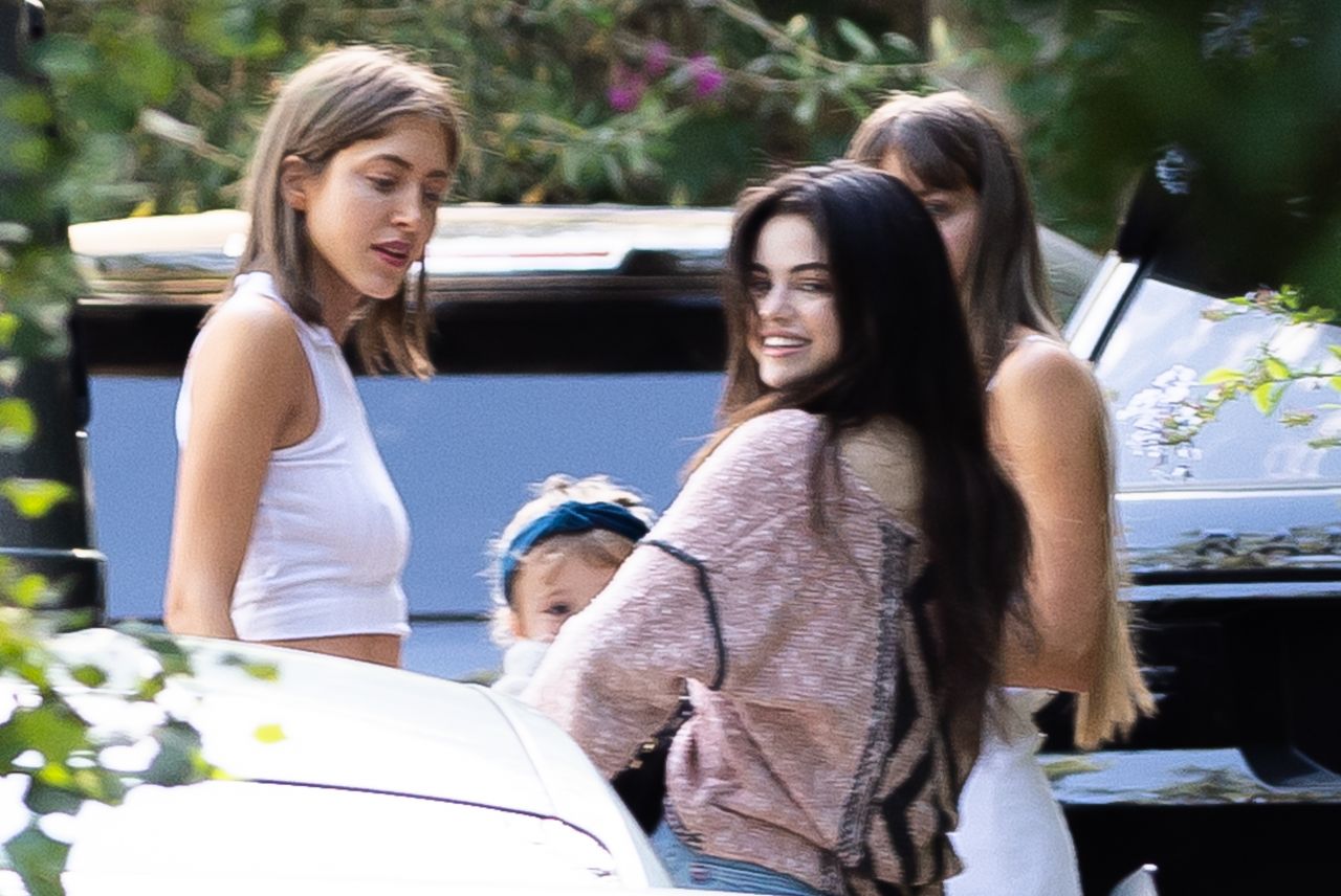 Selena Gomez - Out in Los Angeles 06/25/2020 • CelebMafia