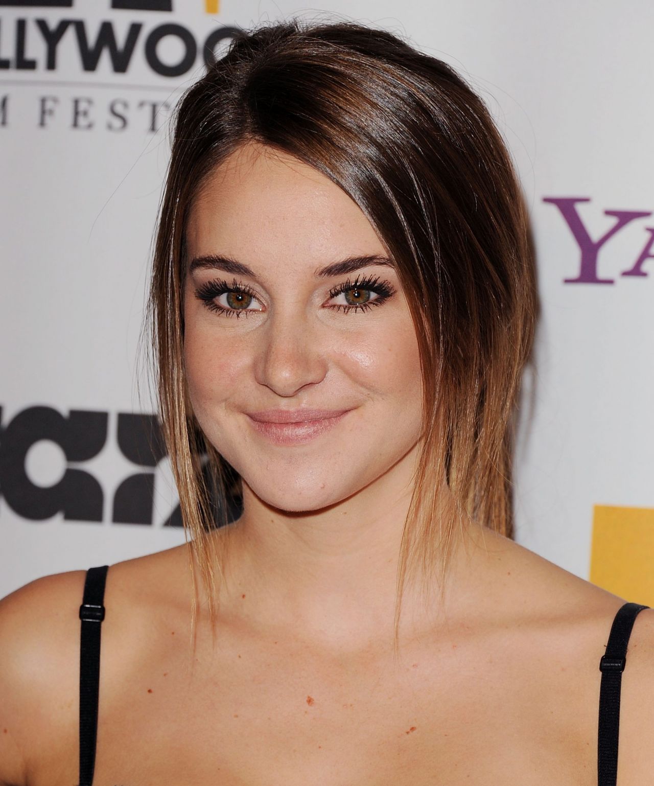 Shailene Woodley - Hollywood Film Awards 2011 • Celebmafia