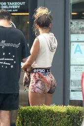 Sommer Ray at Chipotle Mexican Grill in Malibu 05/31/2020