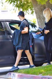 Sophie Turner Shows Off Her Growing Baby Bump - Los Angeles 06/20/2020