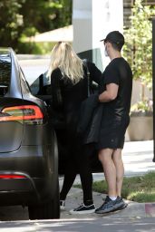 Sophie Turner Shows Off Her Growing Baby Bump - Los Angeles 06/20/2020