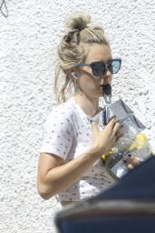 Vanessa Kirby - Shopping at a Local Market in London 06/25/2020
