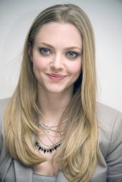 Amanda Seyfried - "Gone" Press Conference in Beverly Hills