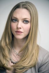 Amanda Seyfried - "Gone" Press Conference in Beverly Hills