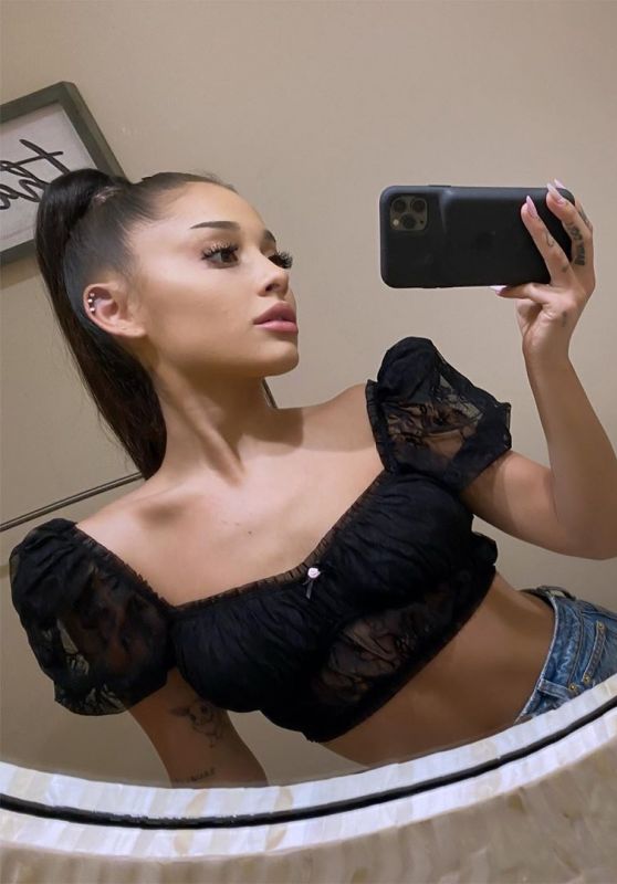 Ariana Grande Outfit - Instagram 07/25/2020