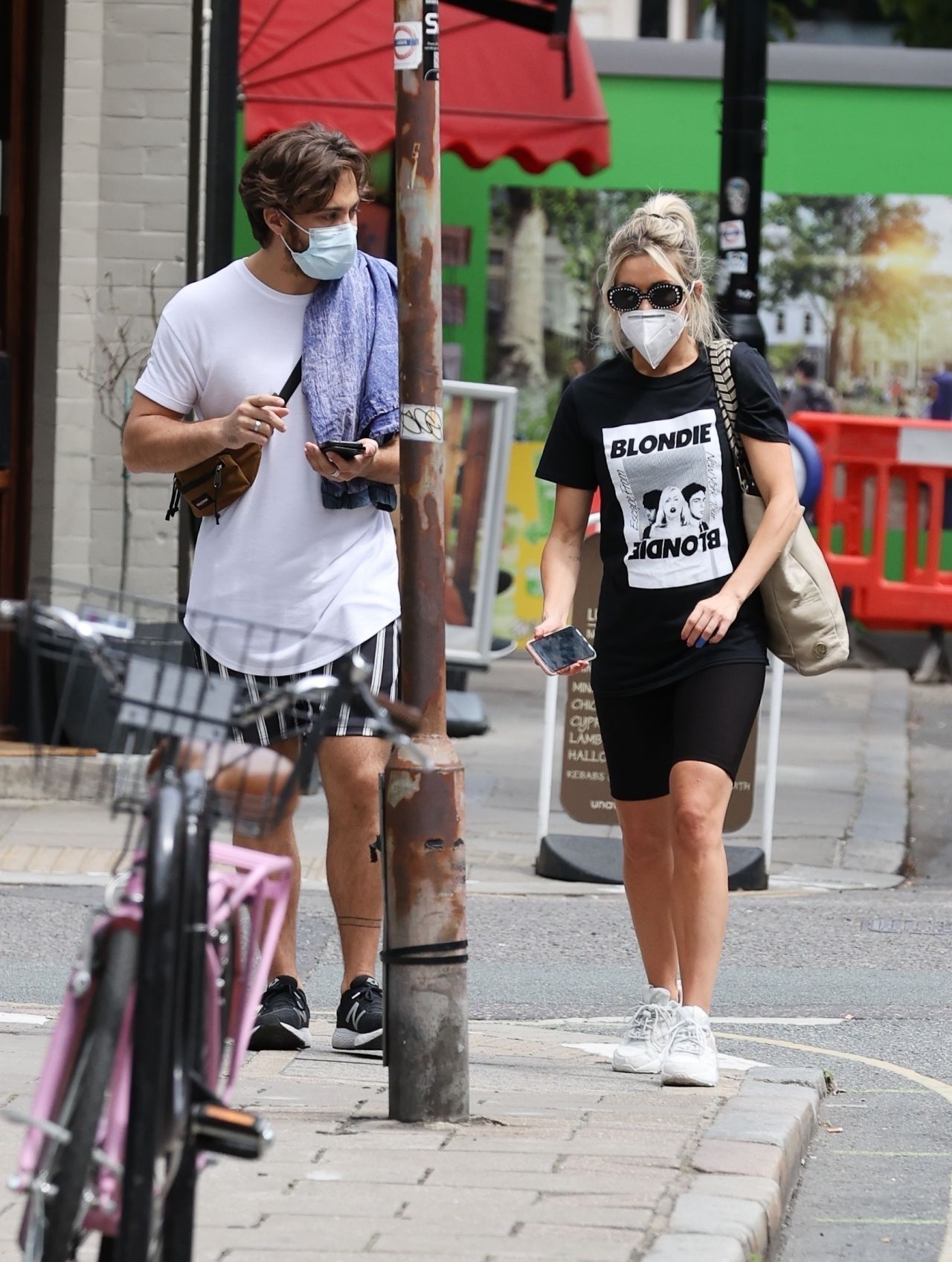 Ashley Roberts - Leaving Soup Kitchen After Doing Voluntary Work in ...