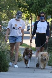 Aubrey Plaza - Walking Her Dogs in Los Feliz 06/12/2020