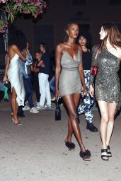 Cindy Bruna Night Out Style - Vip Room la Gioia in Saint Tropez 07/04/2020