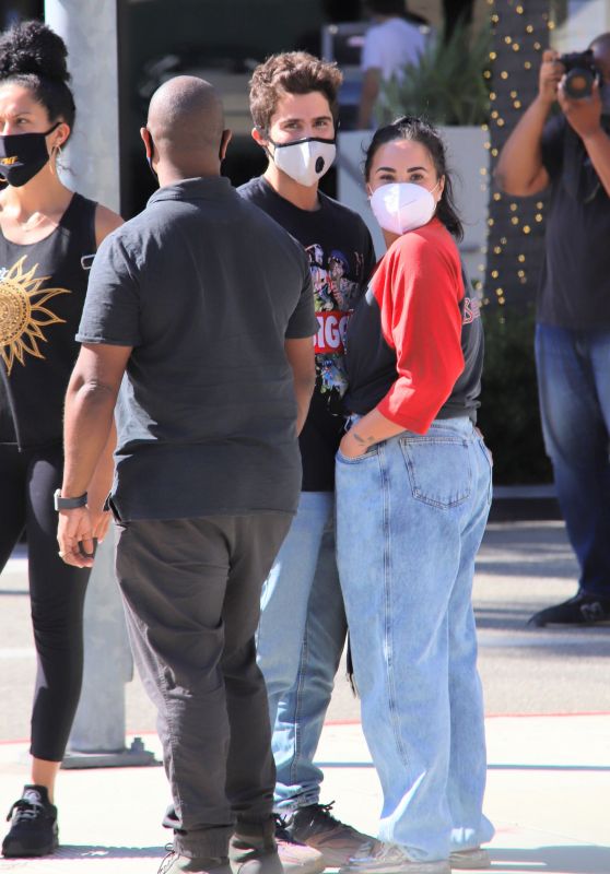 Demi Lovato in Casual Outfit - Shopping on Rodeo Drive in Beverly Hills 07/27/2020