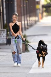 Emily Ratajkowski in Casual Outfit - New York City 07/18/2020