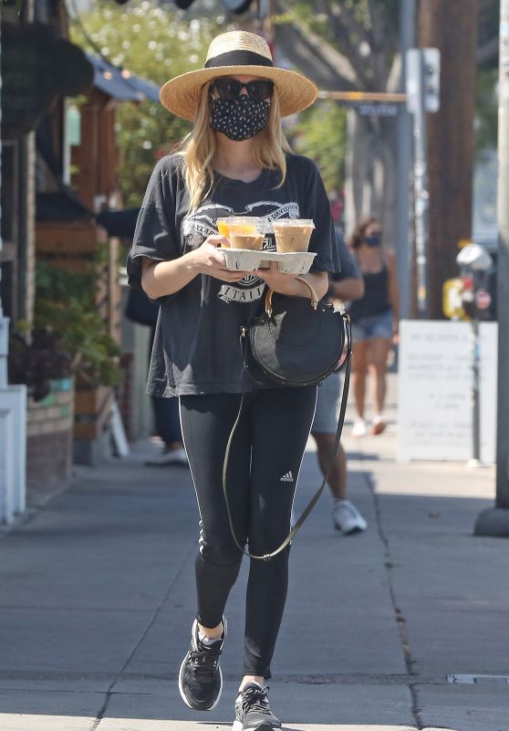 Emma Roberts - Out in Los Angeles 07/05/2020