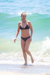 Helen Hunt in a Bikini - Malibu 07/09/2020