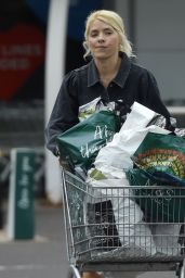 Holly Willoughby - Shopping at Marks & Spencer in London 06/19/2020