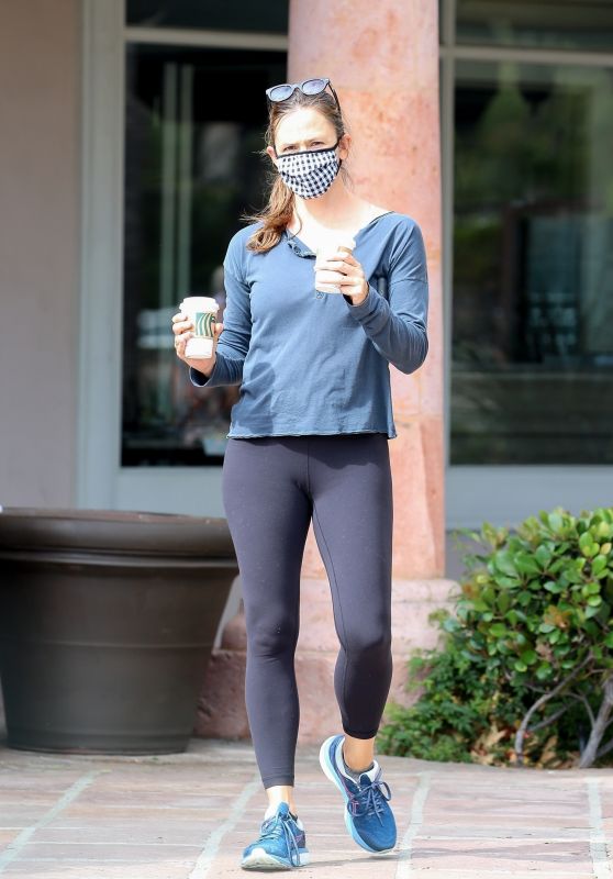 Jennifer Garner - Out for Her Morning Coffee in Malibu 07/10/2020