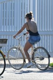 Jennifer Lopez - Bike Ride in the Hamptons 07/05/2020