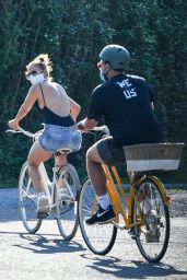 Jennifer Lopez - Bike Ride in the Hamptons 07/05/2020