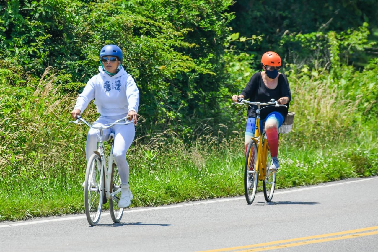 Jennifer Lopez - Bike Ride in the Hamptons, NY 07/08/2020 • CelebMafia