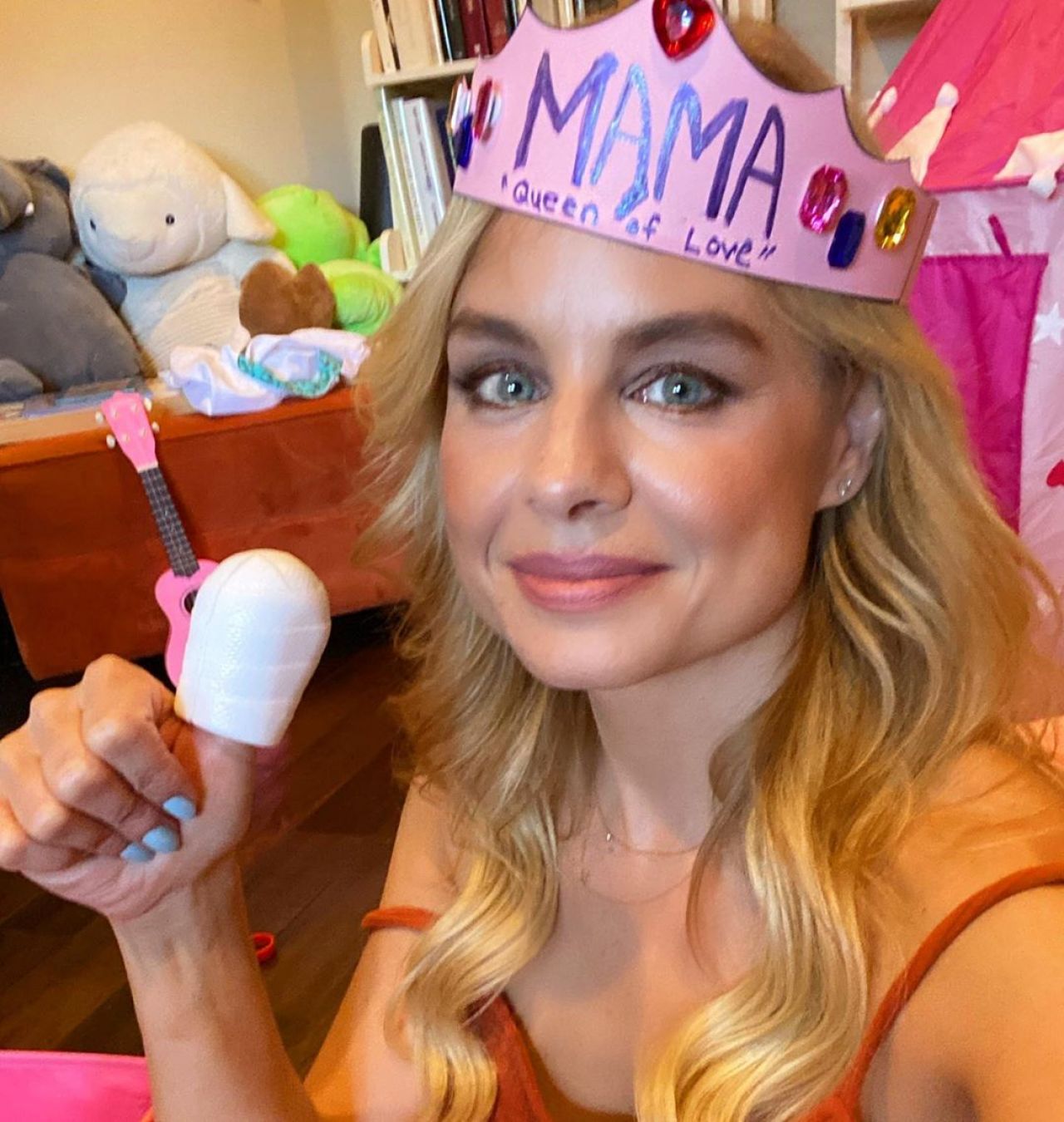 Jessica Collins – Social Media Photos 07/26/2020 • CelebMafia