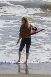 Kate Hudson - Beach in Malibu 07/02/2020