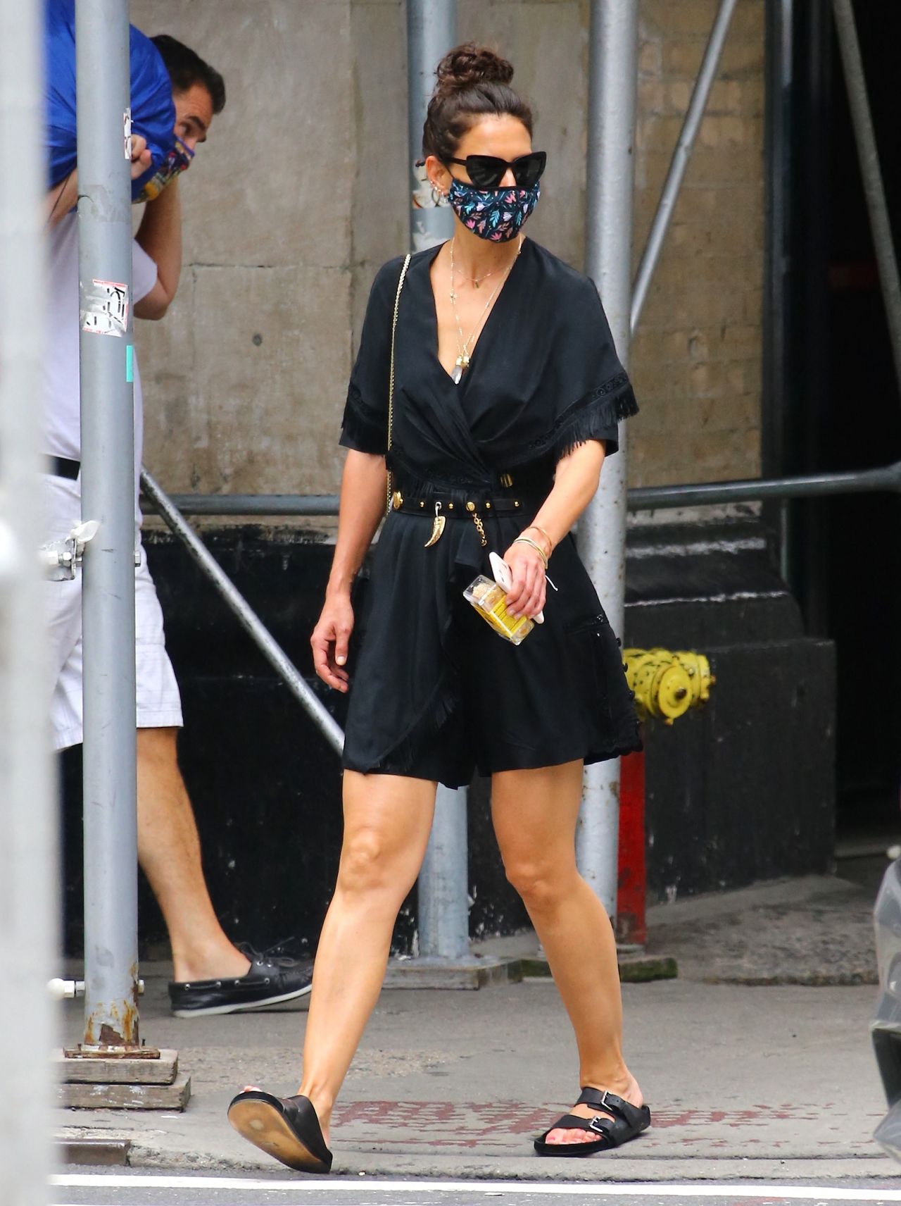 katie-holmes-with-face-mask-soho-in-new-york-07-15-2020-0.jpg