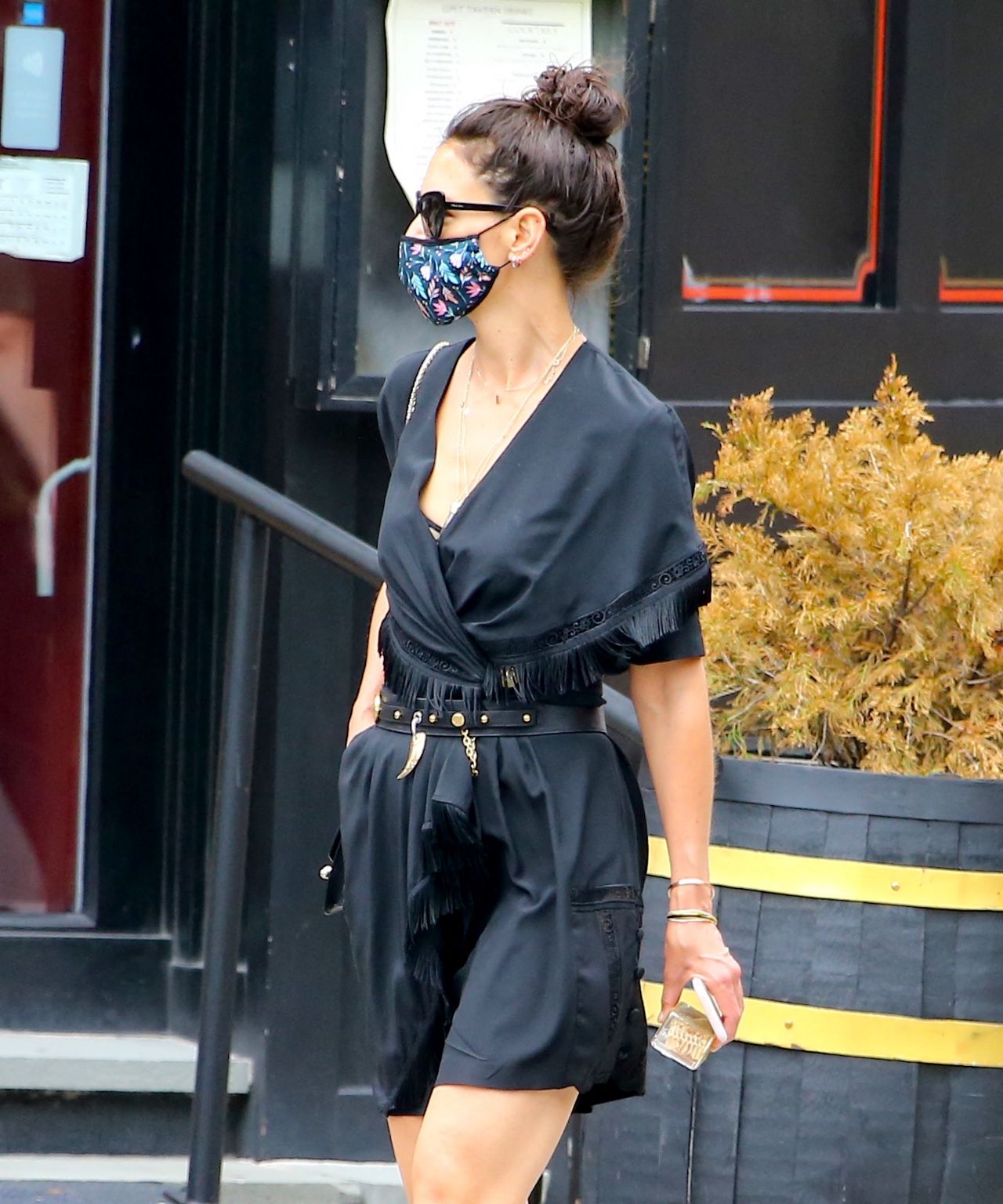 katie-holmes-with-face-mask-soho-in-new-york-07-15-2020-5.jpg