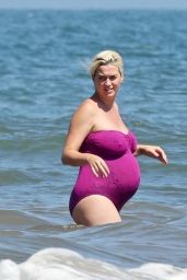 Katy Perry - Beach in Malibu 07/12/2020