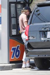 Kristen Stewart at a Gas Station in Los Angeles 06/30/2020