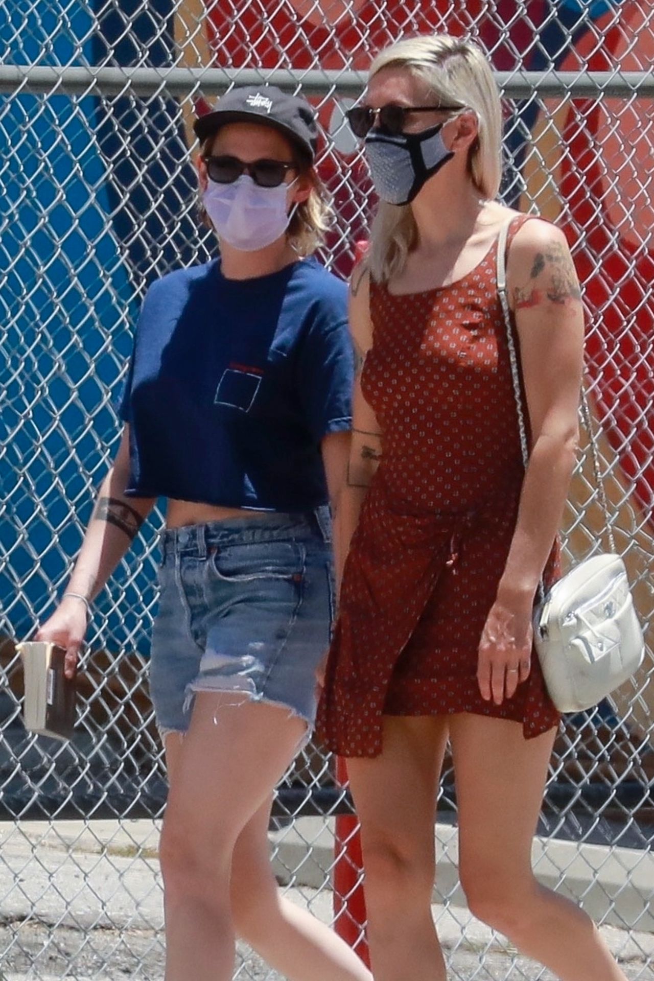 Kristen Stewart - Out With Frieds in Los Angeles 07/27/2019 • CelebMafia