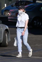 Kristen Stewart - Shopping at Rite Aid in Los Feliz 07/09/2020