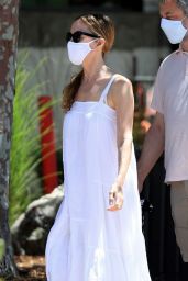 Leslie Mann and Judd Apatow - Shopping at Urban Outfitters in Malibu 07/18/2020