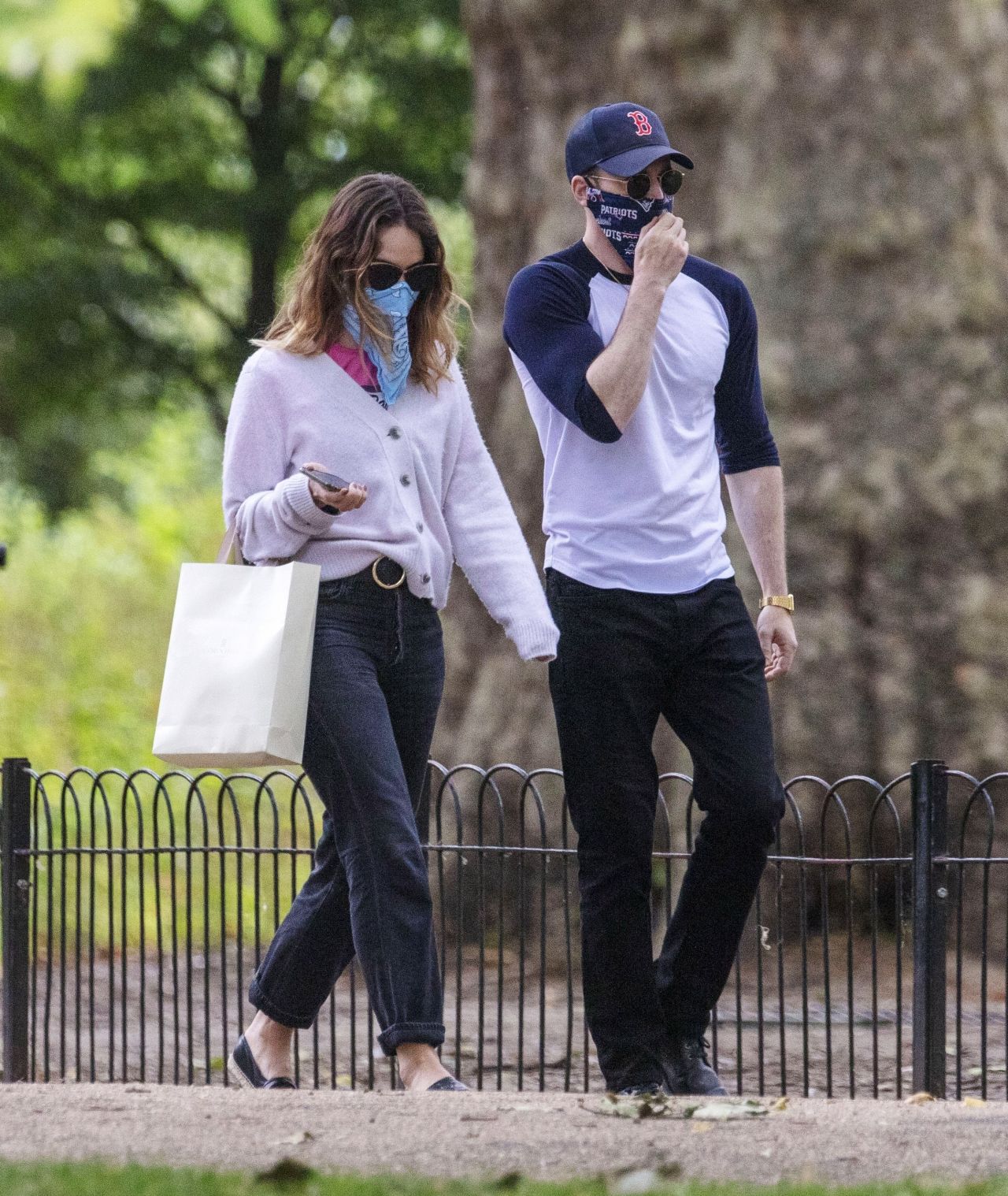 Lily James and Chris Evans Eating Ice Cream - London 07/08/2020