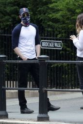 Lily James and Chris Evans Eating Ice Cream - London 07/08/2020