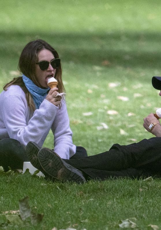 Lily James and Chris Evans Eating Ice Cream - London 07/08/2020