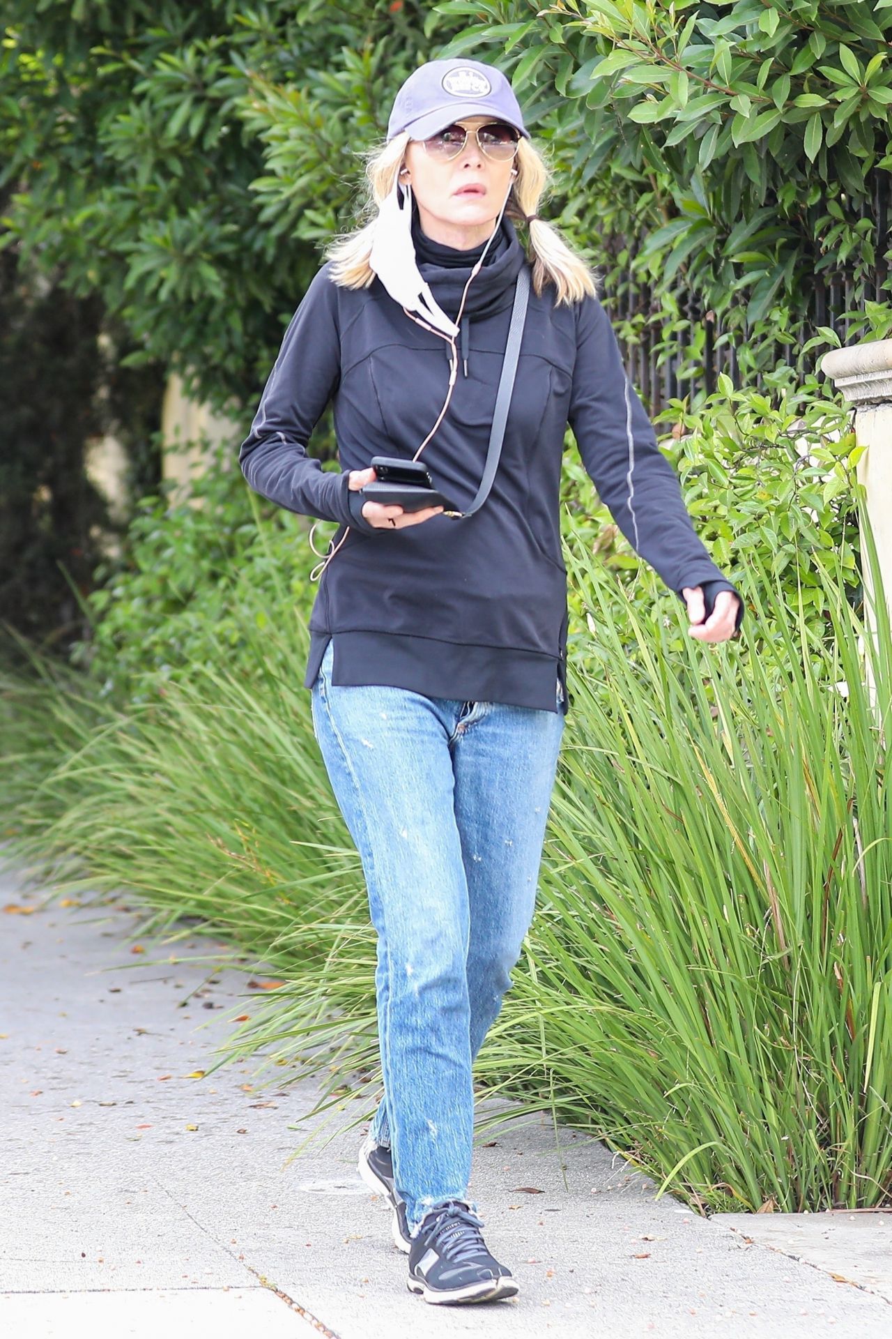 Michelle Pfeiffer Out Walking In Santa Monica 07162020 • Celebmafia