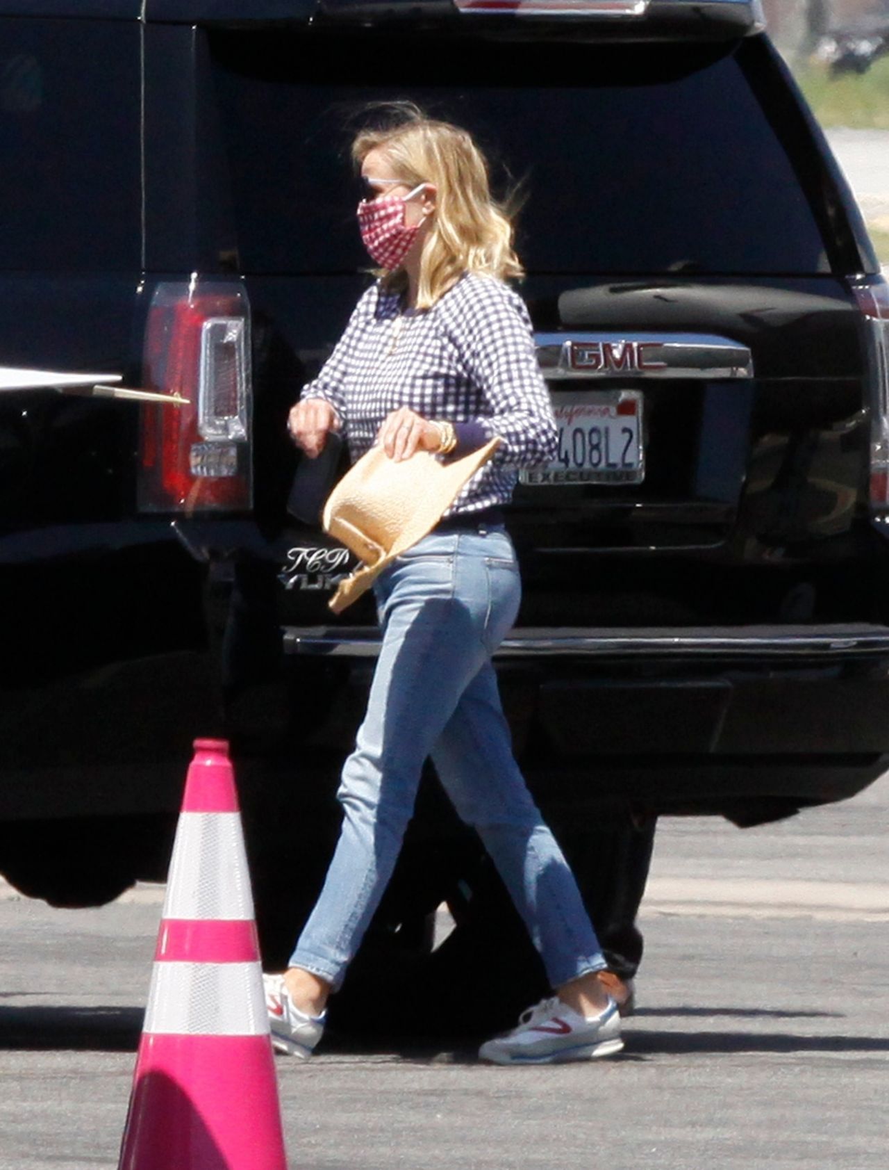 Reese Witherspoon Los Angeles Airport July 8, 2020 – Star Style