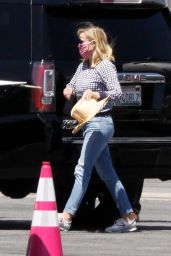 Reese Witherspoon - Airport in Los Angeles 07/08/2020
