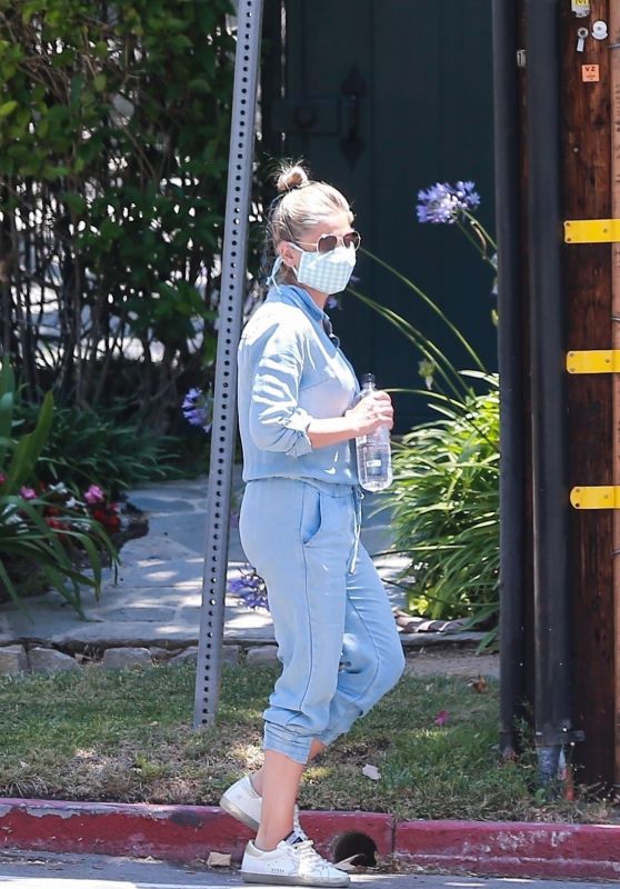 Sarah Michelle Gellar - Out in Brentwood 07/06/2020