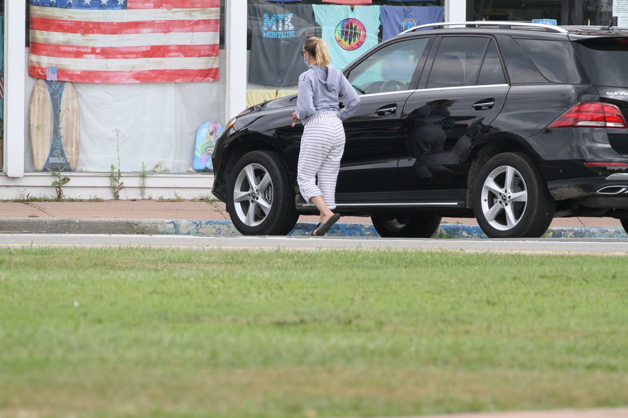 Scarlett Johansson in Casual Outfit - Hamptons 07/22/2020 • CelebMafia