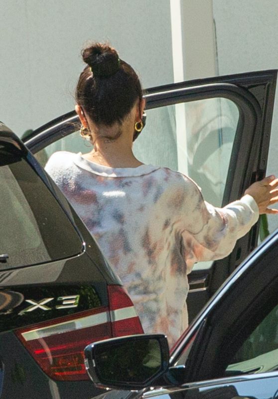 Selena Gomez - Leaving a Spa in Sherman Oaks 07/22/2020