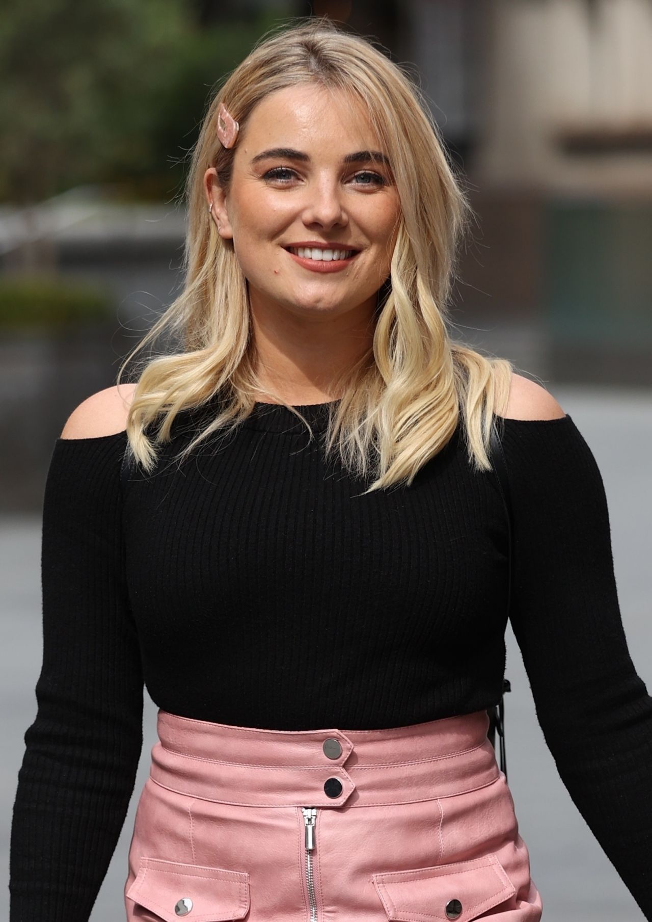 Sian Welby Street Style - Outside Capital Radio in London 07/23/2020