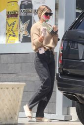 Sofia Richie in a Pair of High-Waisted Black Jeans at Chevron Gas Station in Malibu 07/22/2020
