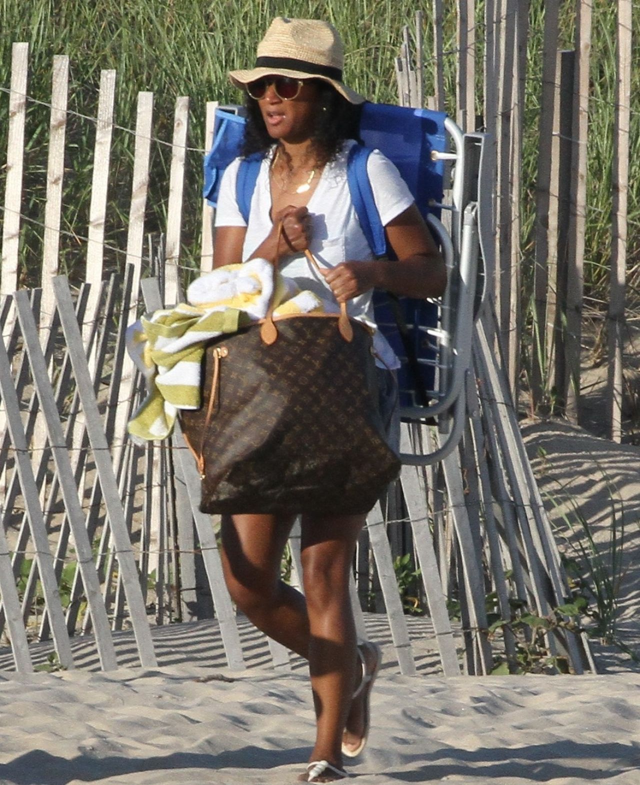 solange-knowles-at-the-beach-in-the-hamptons-07-16-2020-3.jpg